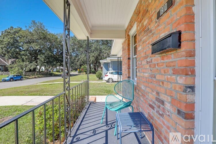 Savannah House: 1810 E 32nd St