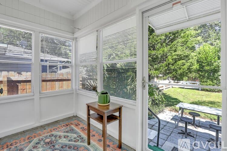 Savannah House: 1810 E 32nd St