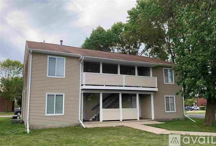 Mankato Apartment: 202 Bunting Ln