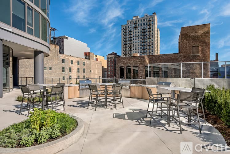 Chicago Apartment: 1003 S State St