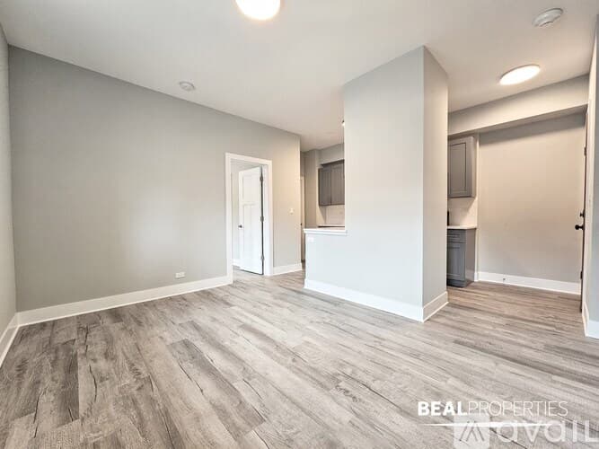 Evanston Apartment: 1133 Oak Ave