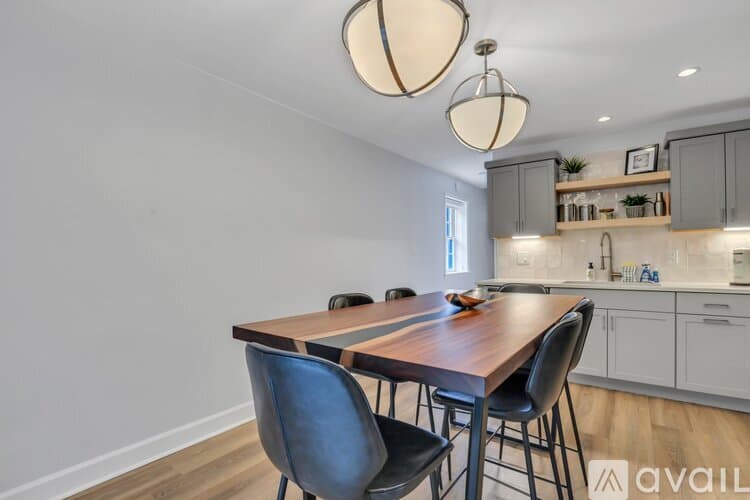 Savannah Apartment: 101 E Gaston St