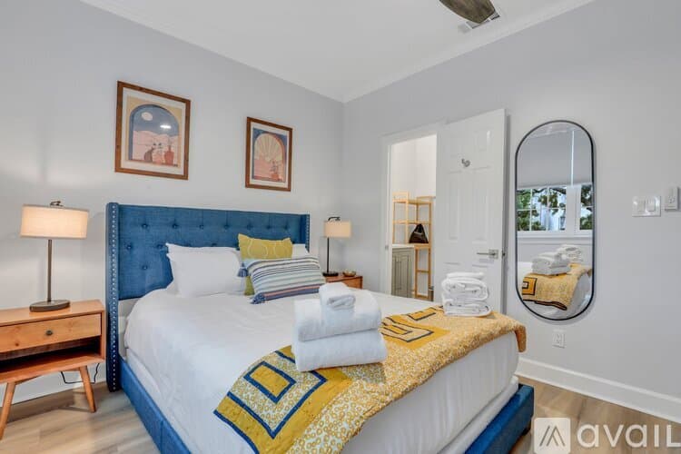 Savannah Apartment: 101 E Gaston St