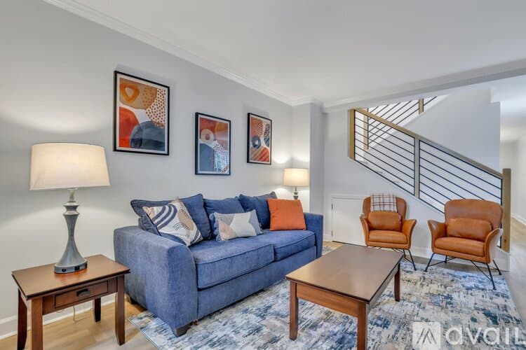 Savannah Apartment: 101 E Gaston St