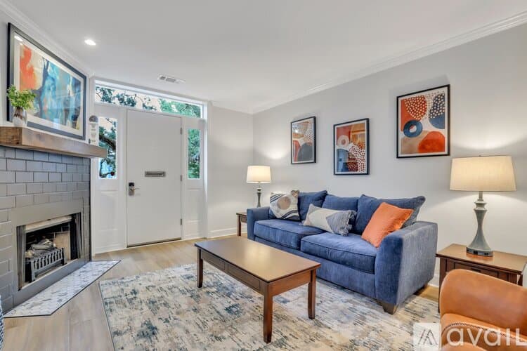 Savannah Apartment: 101 E Gaston St