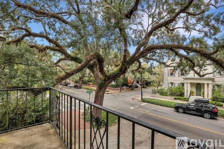 Savannah Apartment: 101 E Gaston St