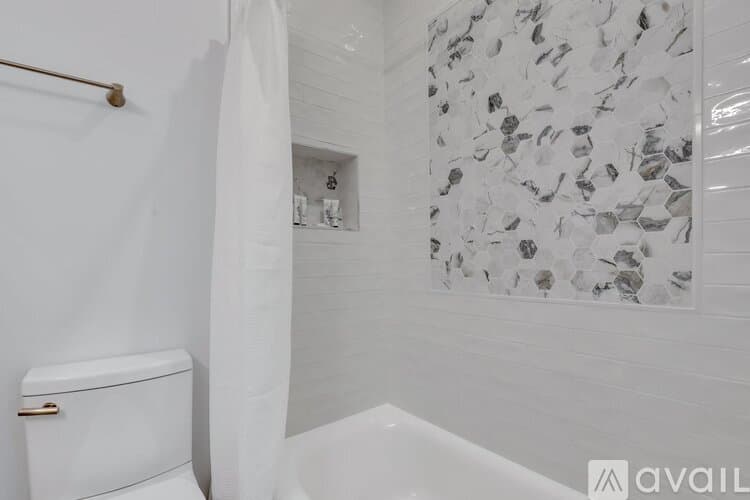 Savannah Apartment: 101 E Gaston St