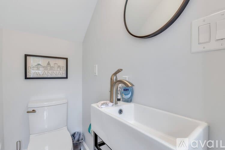 Savannah Apartment: 101 E Gaston St