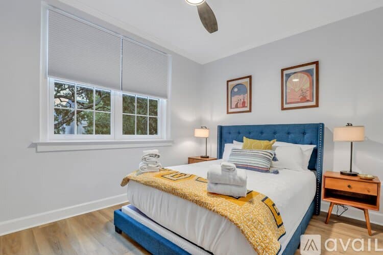 Savannah Apartment: 101 E Gaston St