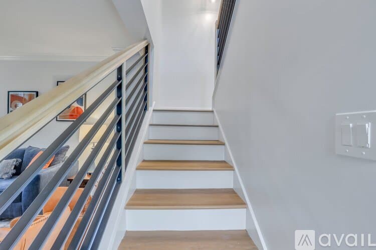 Savannah Apartment: 101 E Gaston St
