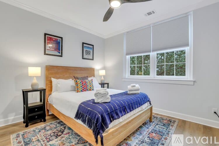 Savannah Apartment: 101 E Gaston St