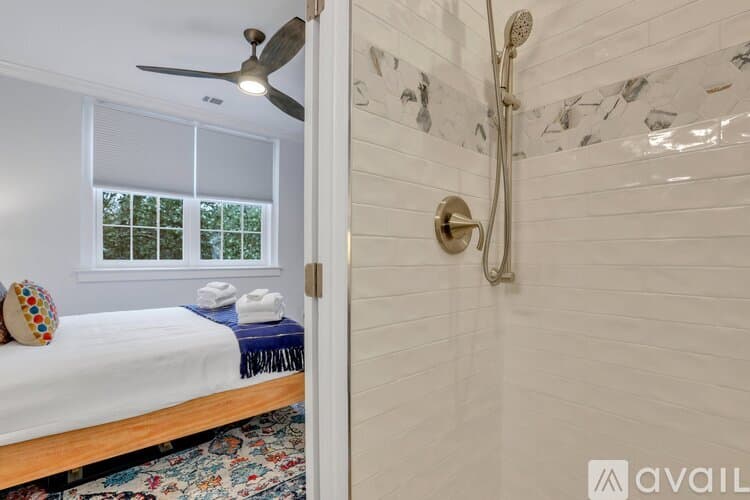 Savannah Apartment: 101 E Gaston St
