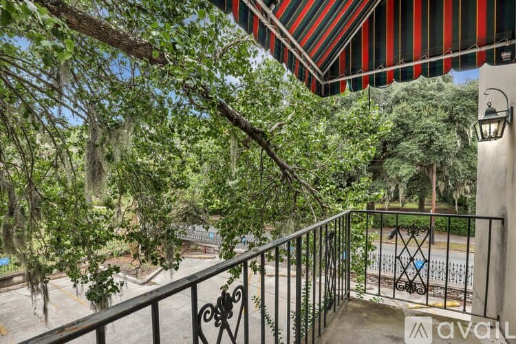 Savannah Apartment: 101 E Gaston St