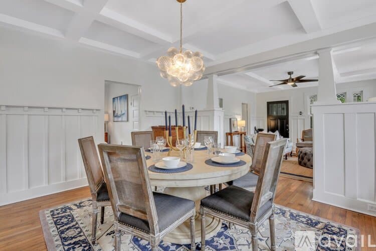 Savannah House: 7708 Central Ave
