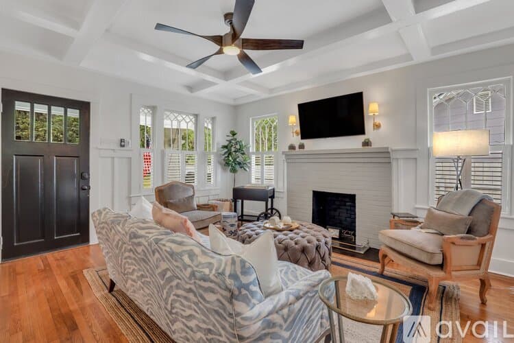 Savannah House: 7708 Central Ave