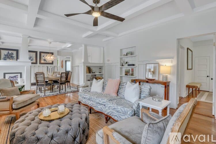 Savannah House: 7708 Central Ave