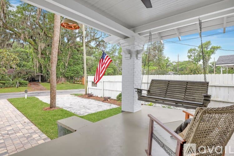 Savannah House: 7708 Central Ave