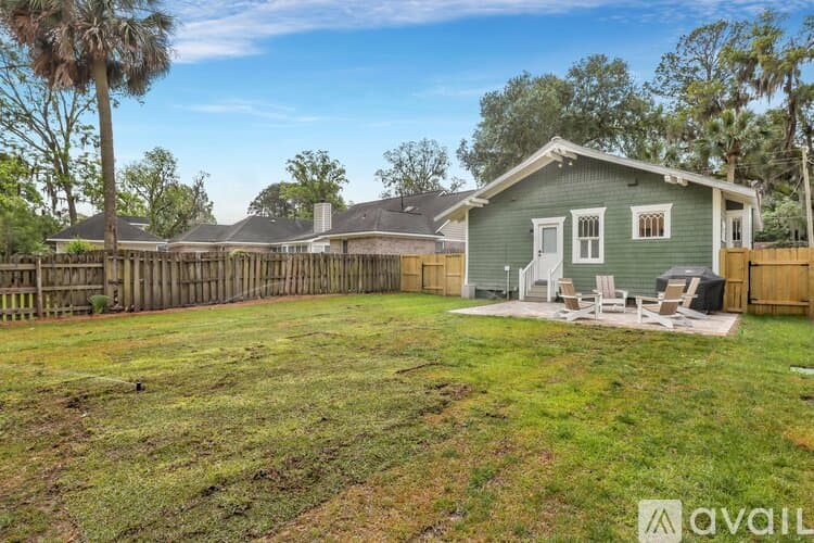 Savannah House: 7708 Central Ave
