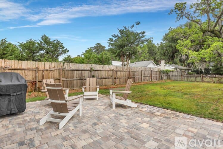 Savannah House: 7708 Central Ave