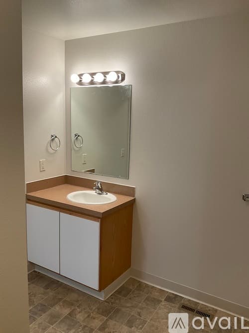 Boise Condo: 3311 N Lakeharbor Ln