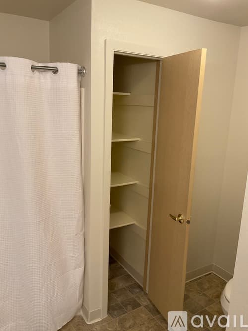 Boise Condo: 3311 N Lakeharbor Ln