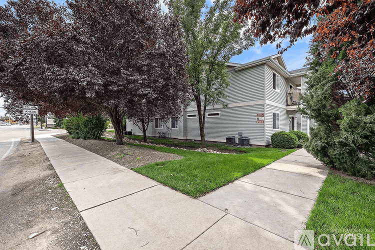 Boise Condo: 3311 N Lakeharbor Ln