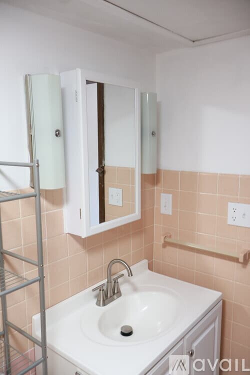 Elroy Apartment: 413 South Main Street