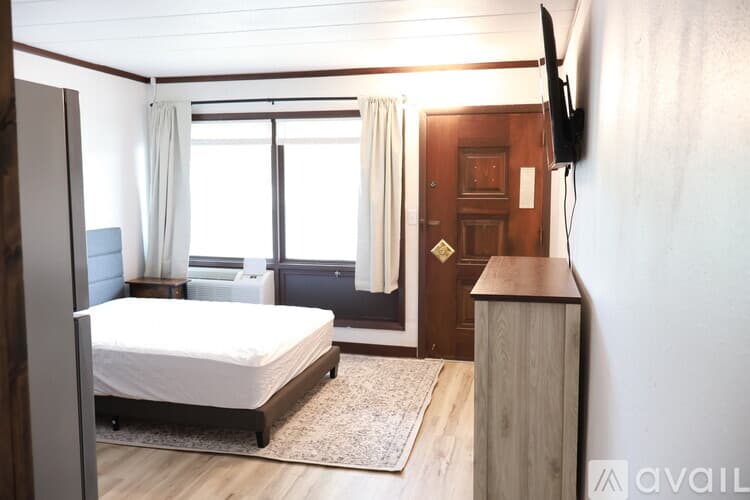 Elroy Apartment: 413 South Main Street