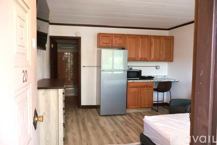 Elroy Apartment: 413 South Main Street