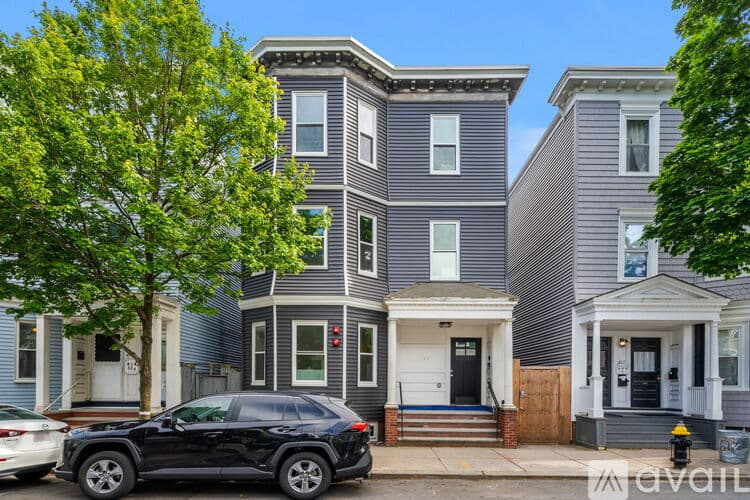 Boston Apartment: 621 E 8th St