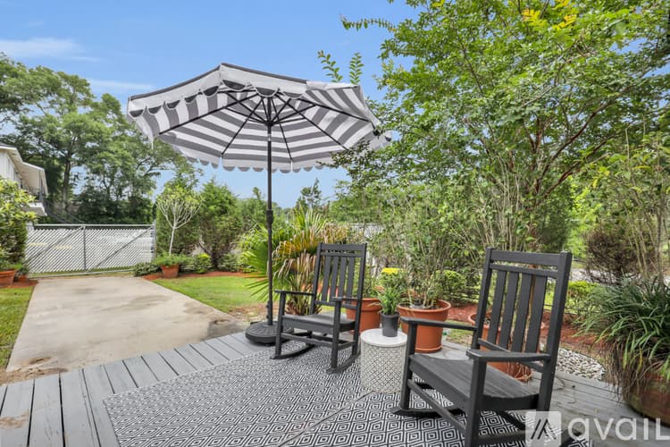 Savannah House: 1520 E 49th St