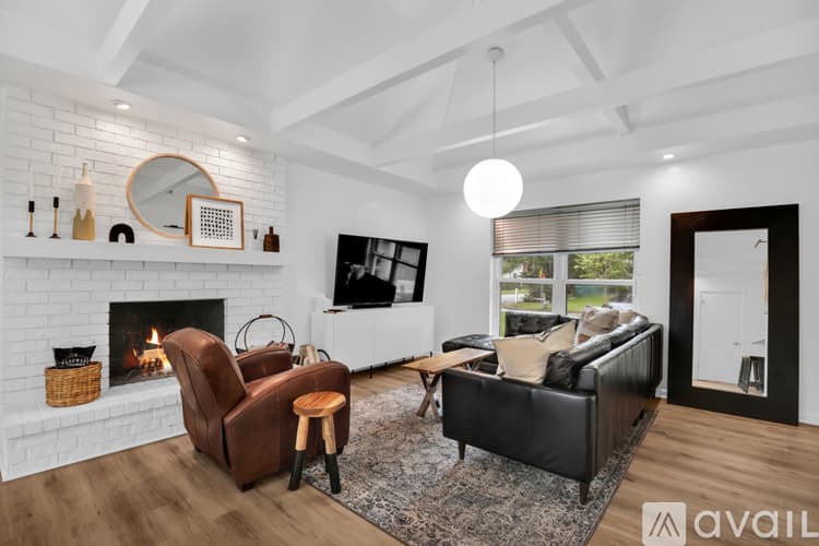 Savannah House: 1520 E 49th St