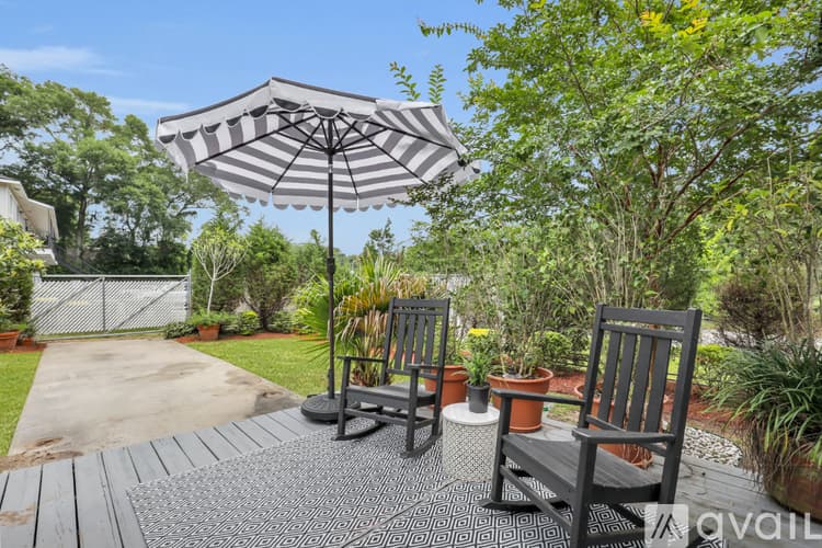 Savannah House: 1520 E 49th St