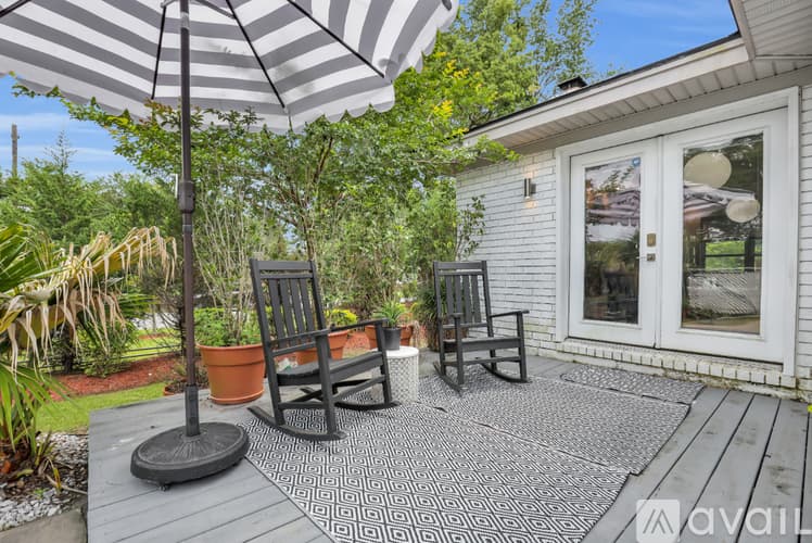 Savannah House: 1520 E 49th St
