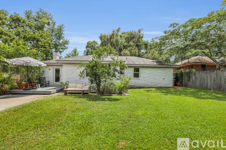 Savannah House: 1520 E 49th St