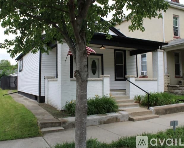 Lafayette House: 1110 North St