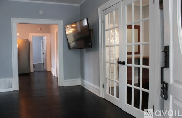 Lafayette House: 1110 North St