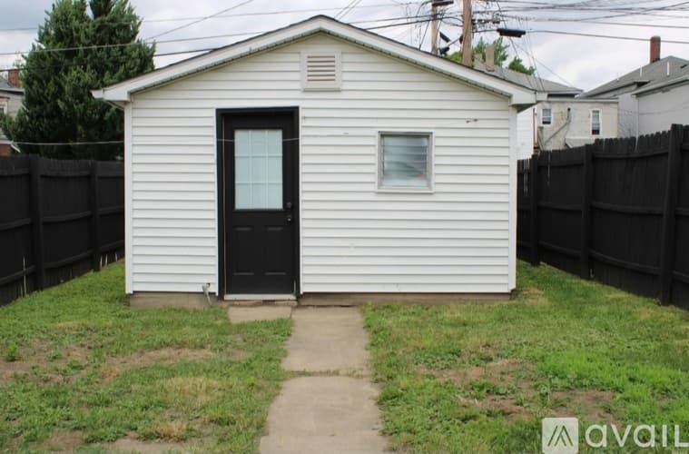 Lafayette House: 1110 North St