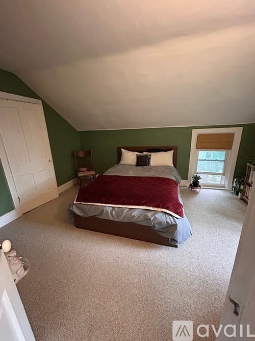 Madison Apartment: 214 N Dickinson St