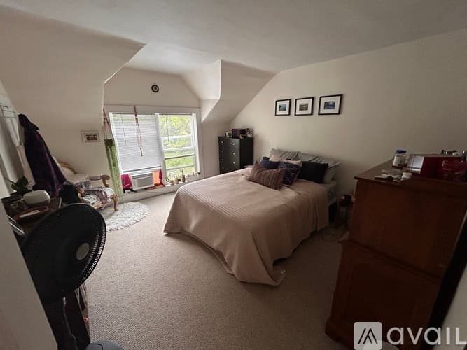 Madison Apartment: 214 N Dickinson St