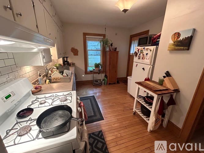 Madison Apartment: 214 N Dickinson St