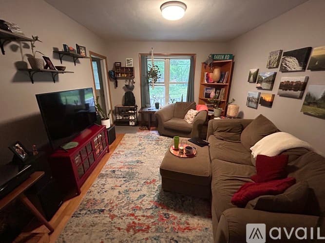 Madison Apartment: 214 N Dickinson St