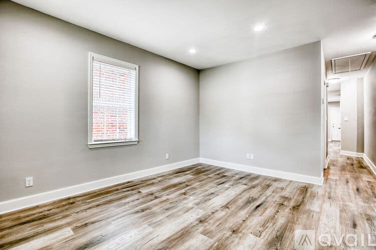 Savannah House: 923 W 46th St