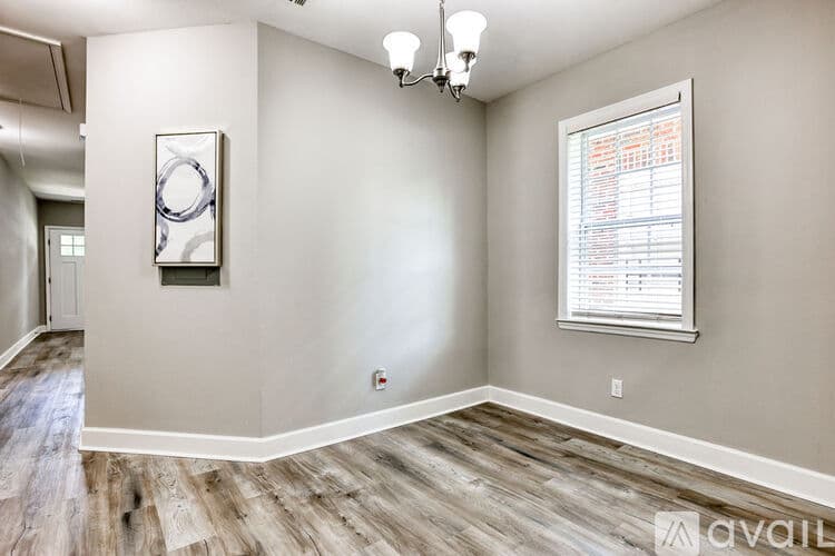 Savannah House: 923 W 46th St