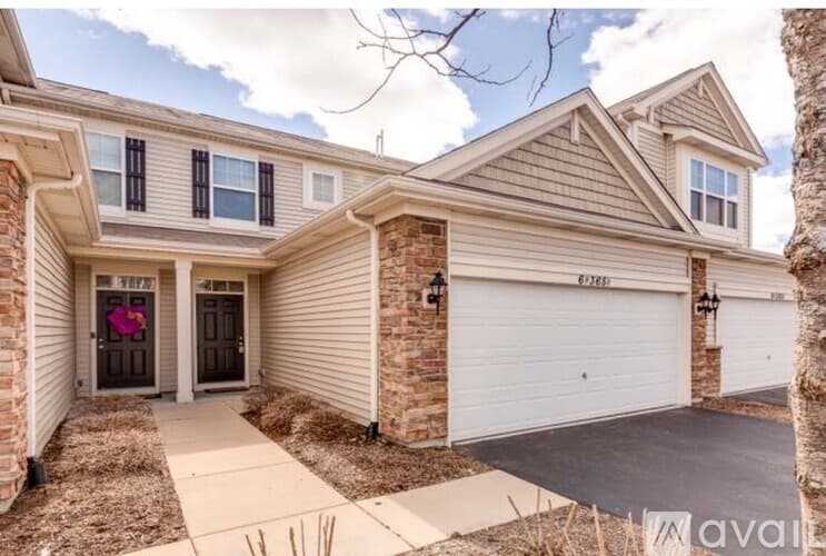 St. Charles Townhome: 6 N 365 Whitmore Circle