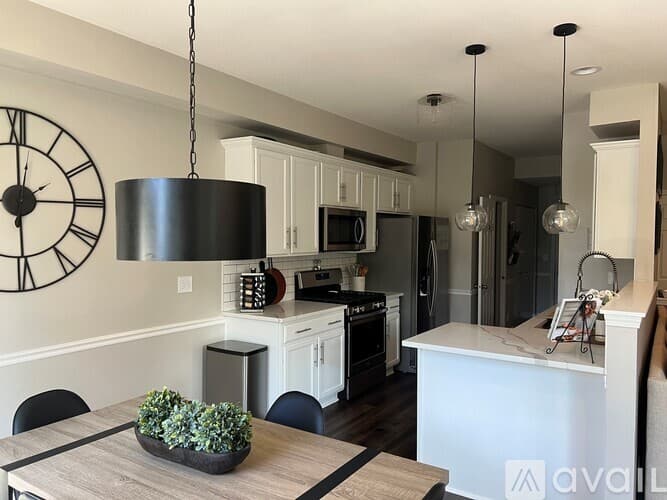 St. Charles Townhome: 6 N 365 Whitmore Circle