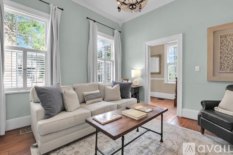 Savannah Townhome: 322 Price St
