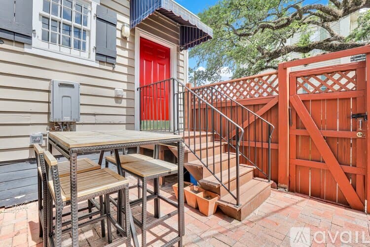 Savannah Townhome: 322 Price St