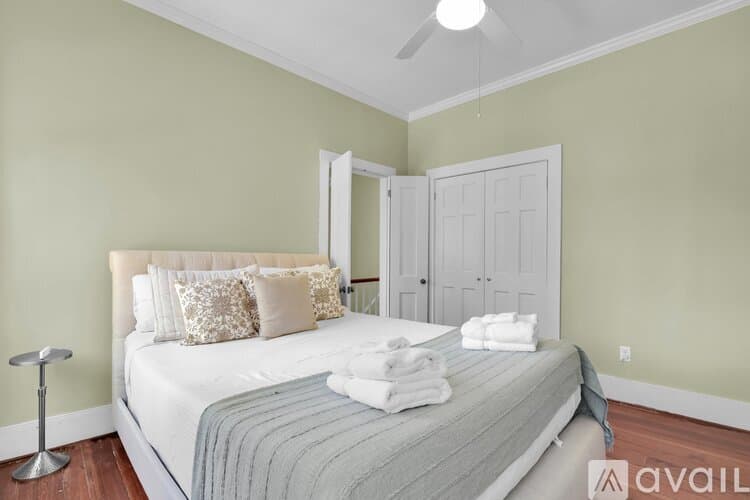 Savannah Townhome: 322 Price St