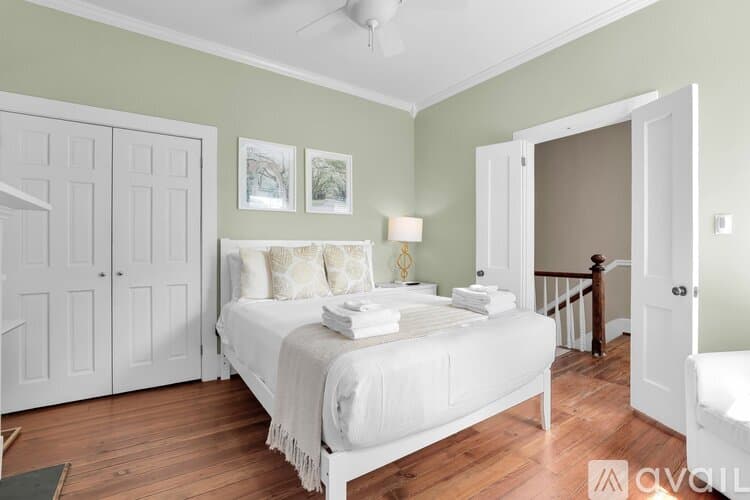 Savannah Townhome: 322 Price St